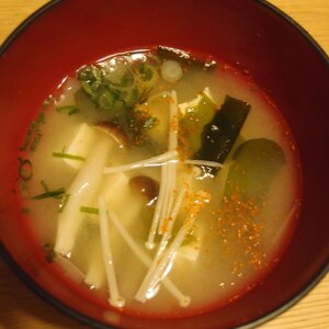 今日のお汁！　「えのきとシメジのお味噌汁」　♪♪